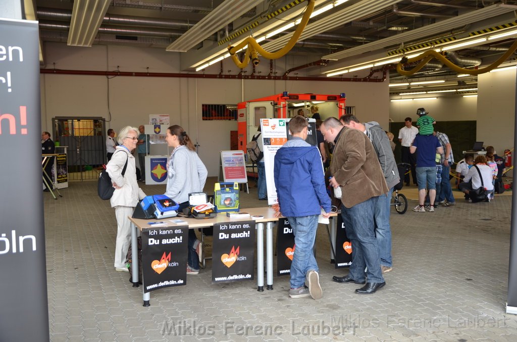 Tag der Offenen Tuer BF Koeln Weidenpesch Scheibenstr P074.JPG